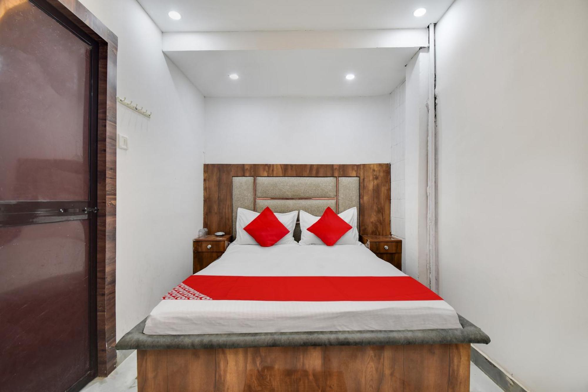 Hotel O Golden King Guest House New Delhi Buitenkant foto