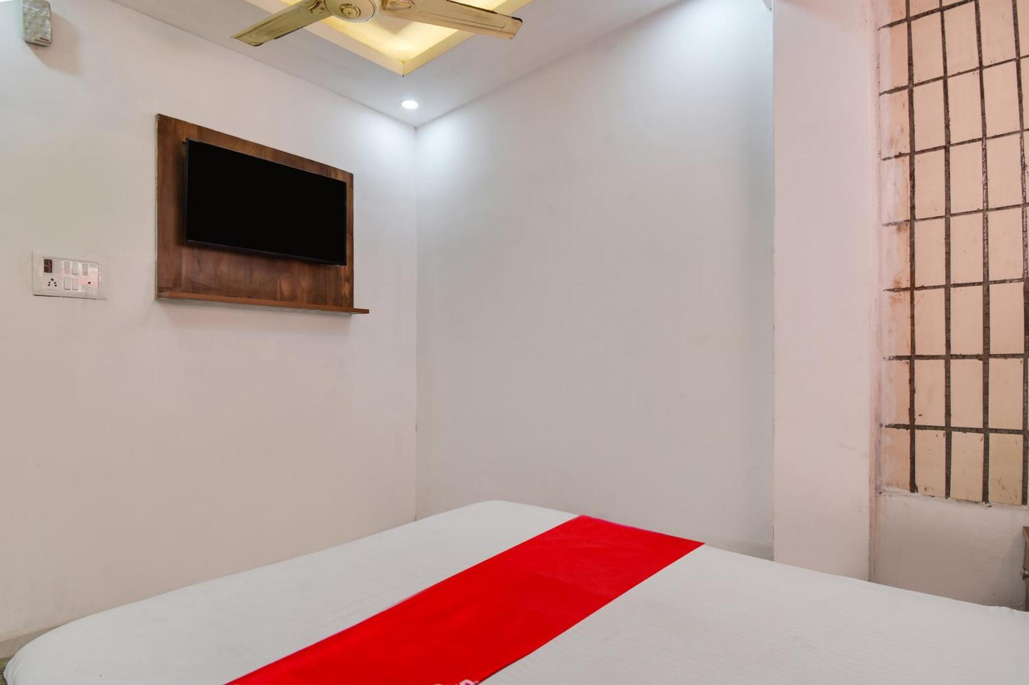 Hotel O Golden King Guest House New Delhi Buitenkant foto