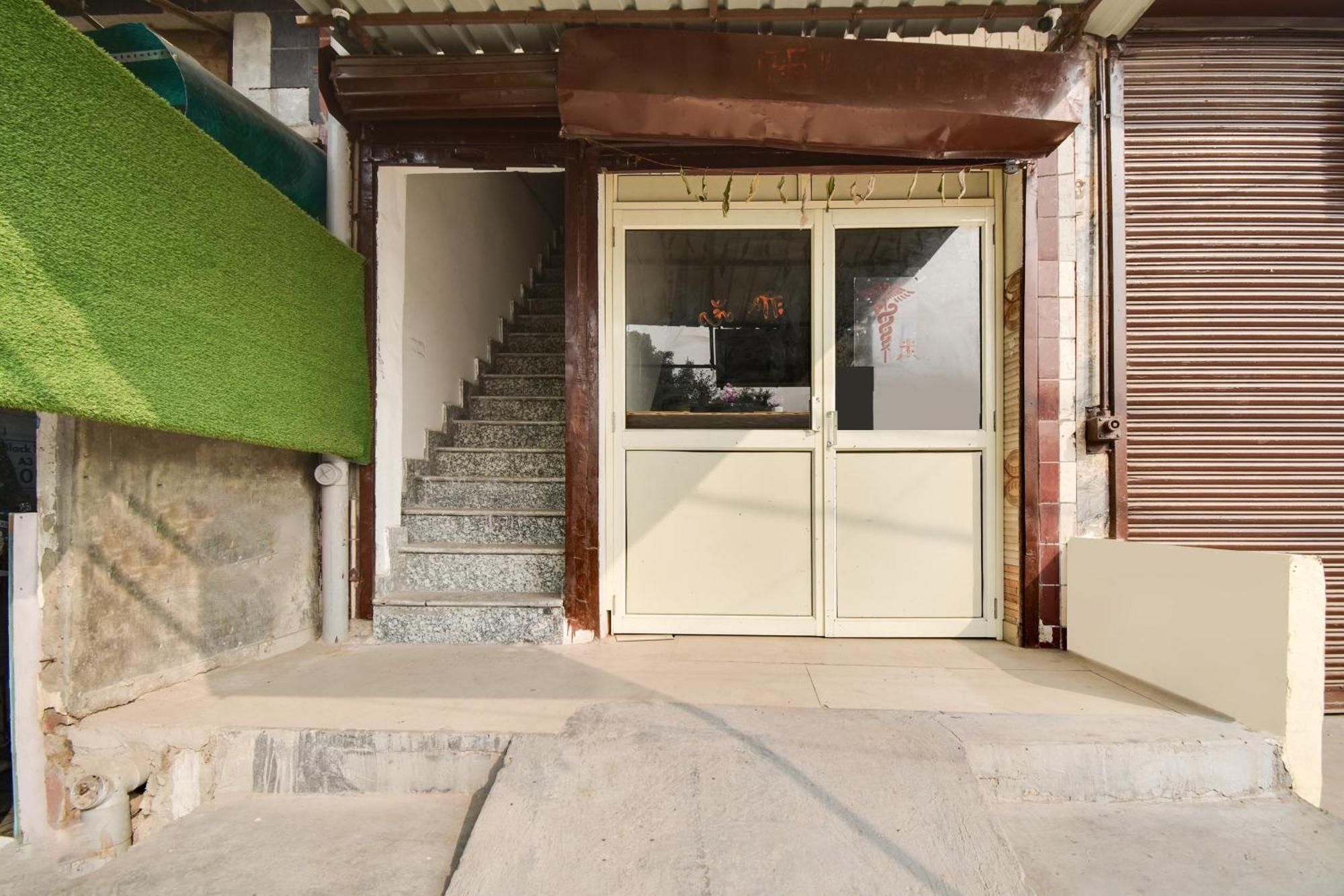 Hotel O Golden King Guest House New Delhi Buitenkant foto