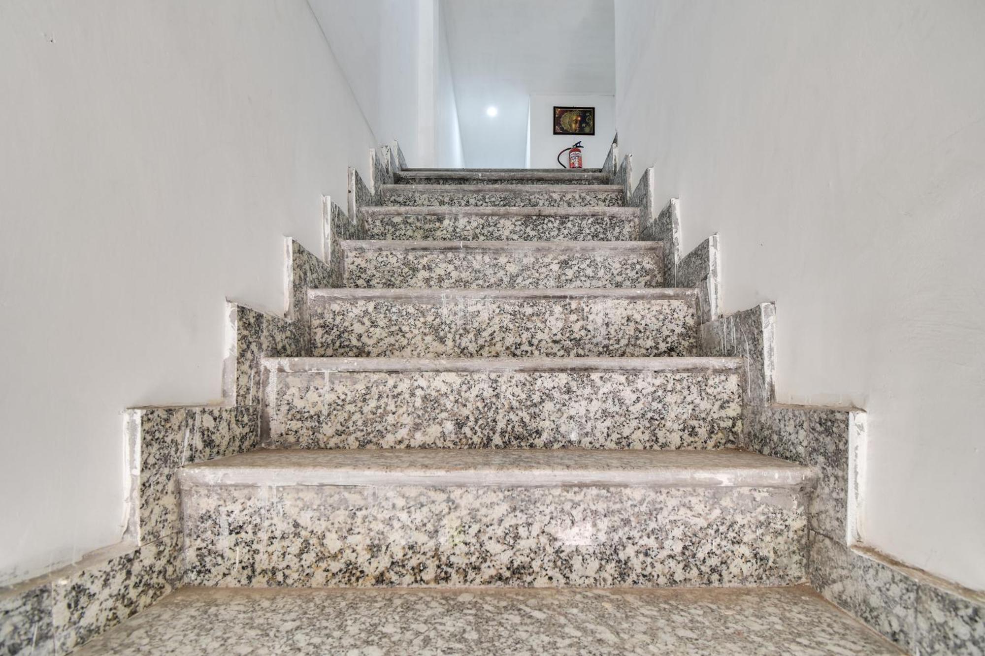 Hotel O Golden King Guest House New Delhi Buitenkant foto